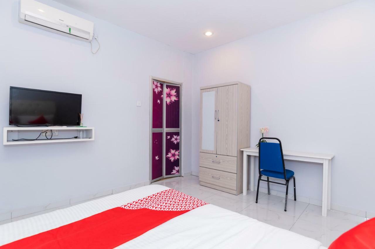 Oyo 1228 R & R Motel Джохор-Бару Екстер'єр фото